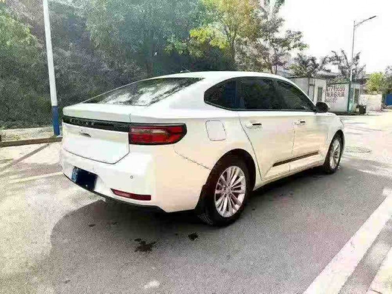 南宁21年宝骏RC57