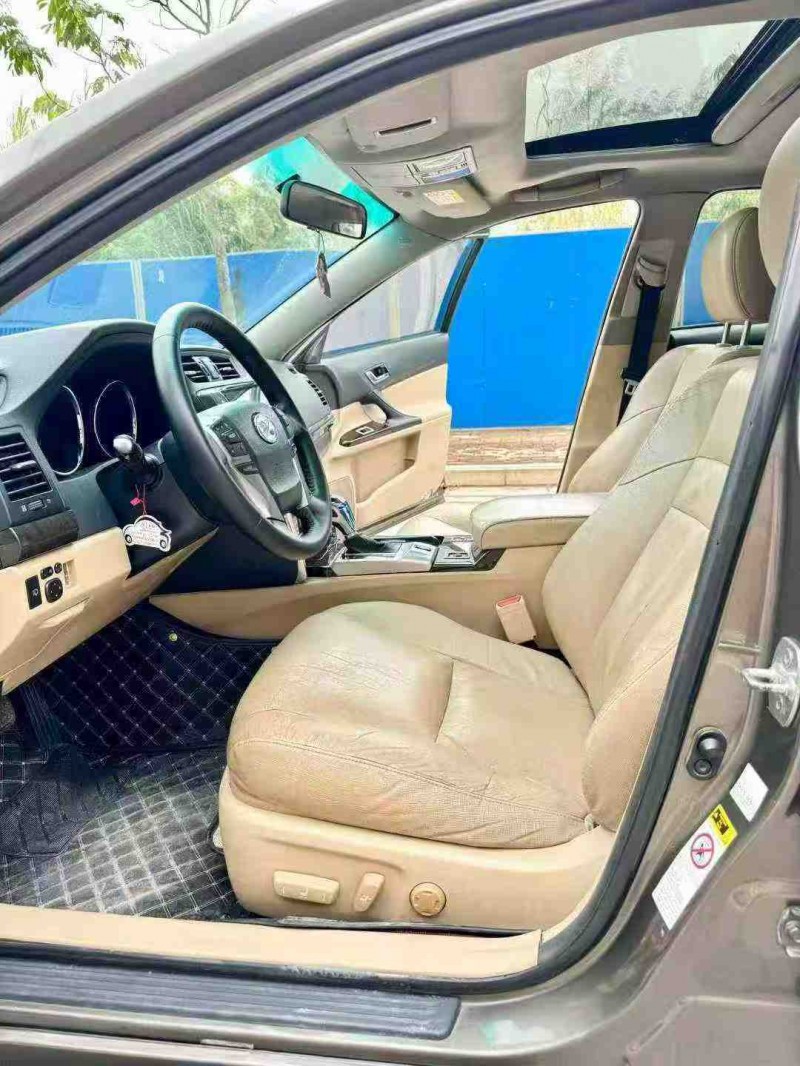 南宁15年丰田锐志4