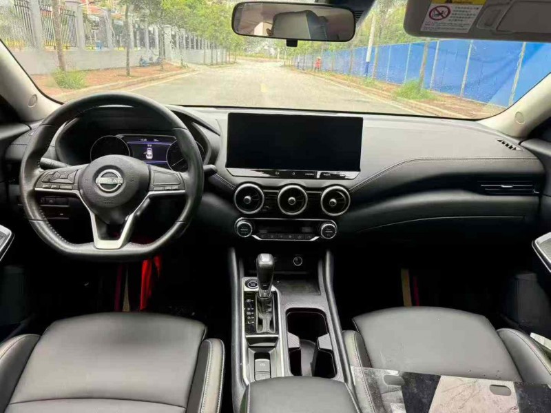 南宁24年日产轩逸5