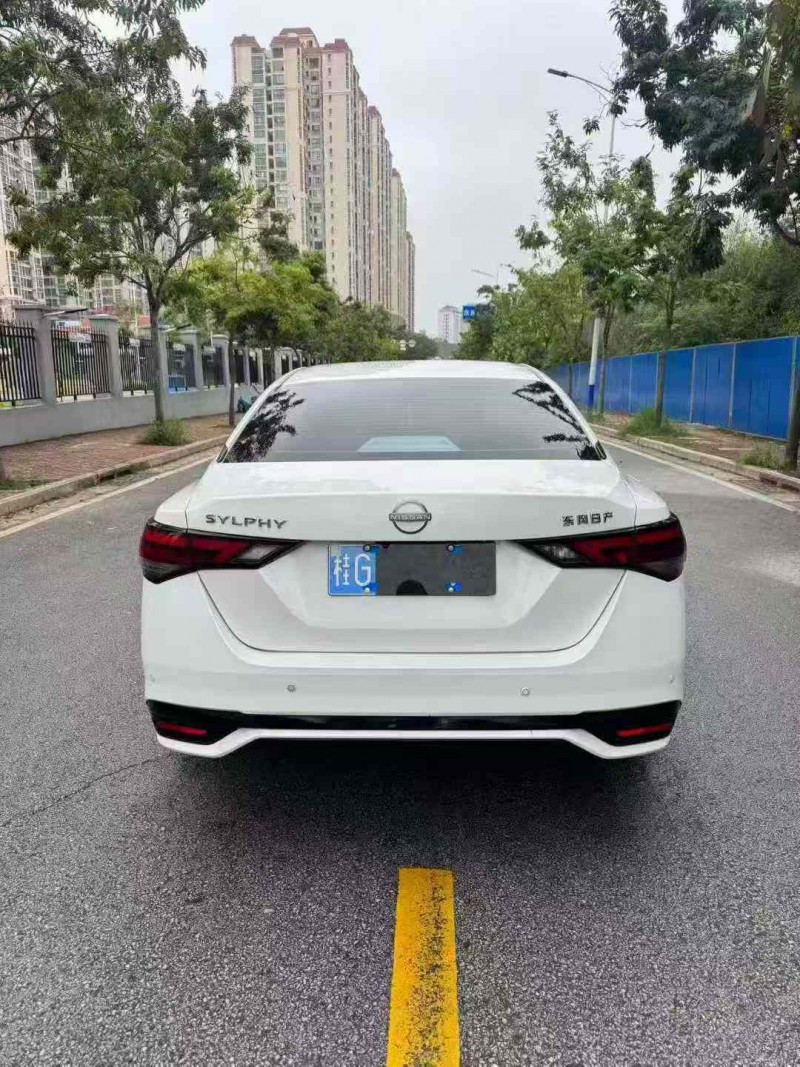 南宁24年日产轩逸9