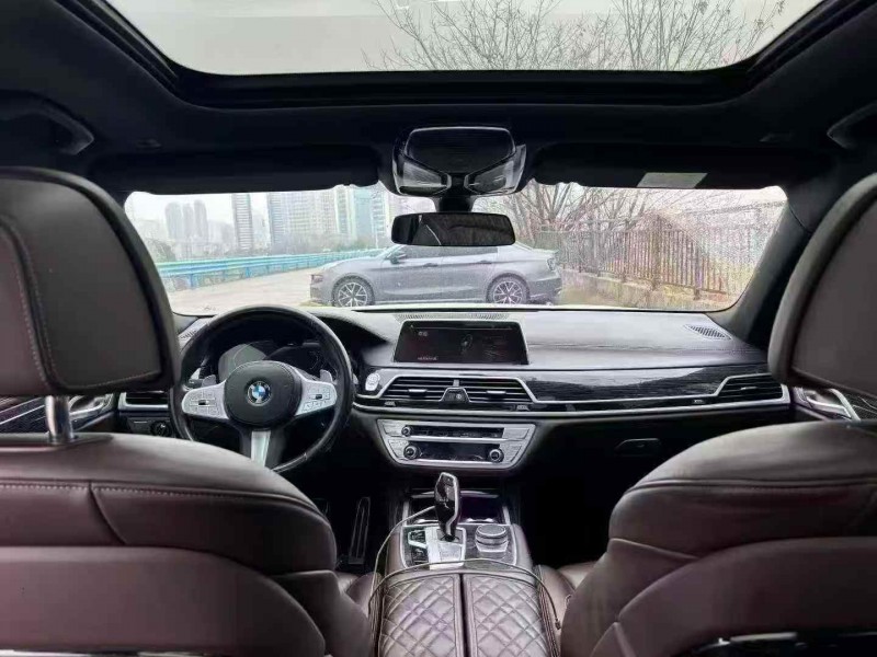 赣州21年宝马7系5