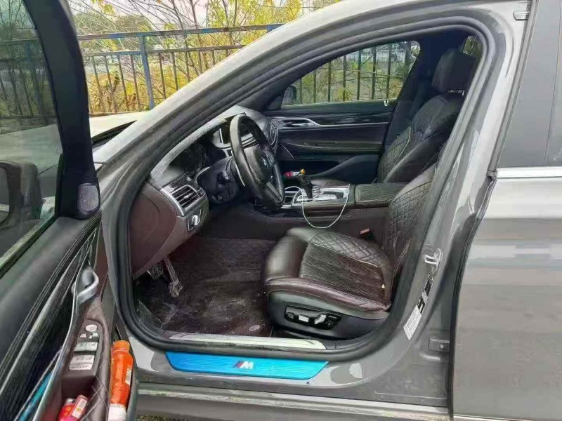 赣州21年宝马7系6