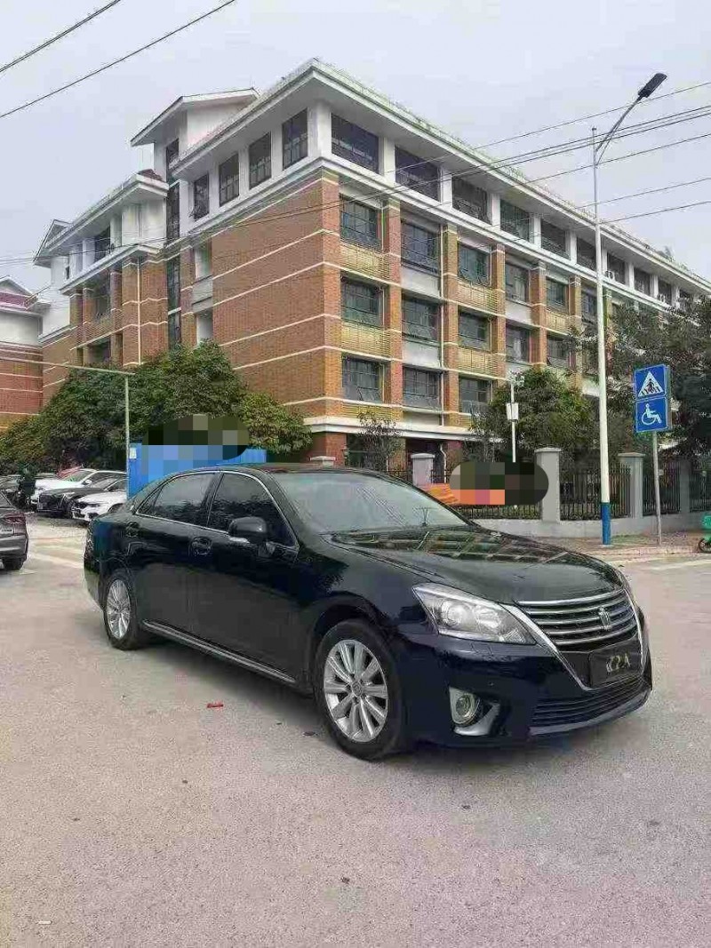 南宁13年丰田皇冠2