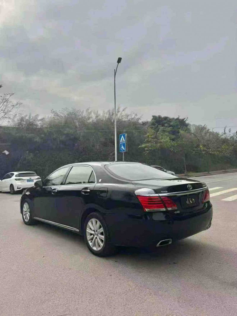 南宁13年丰田皇冠8