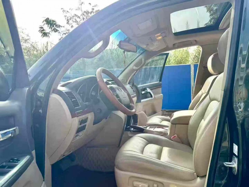 南宁13年丰田兰德酷路泽4