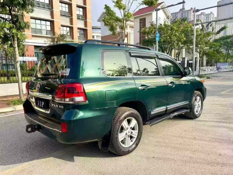 南宁13年丰田兰德酷路泽8