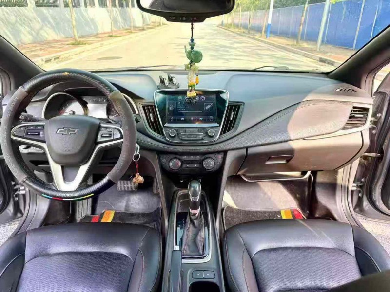 南宁19年雪佛兰科鲁泽5