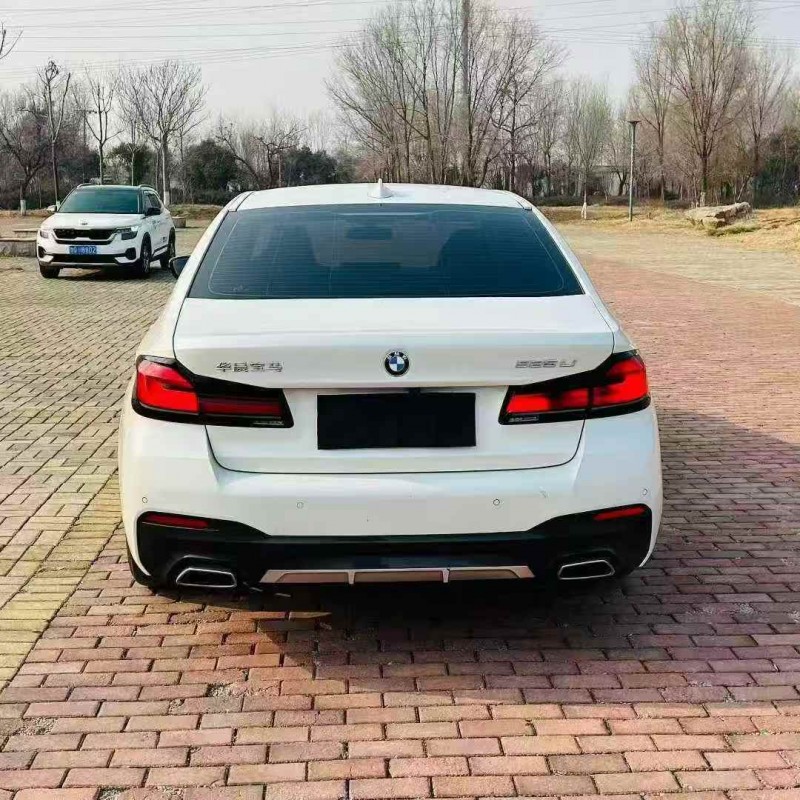 济宁22年宝马5系9