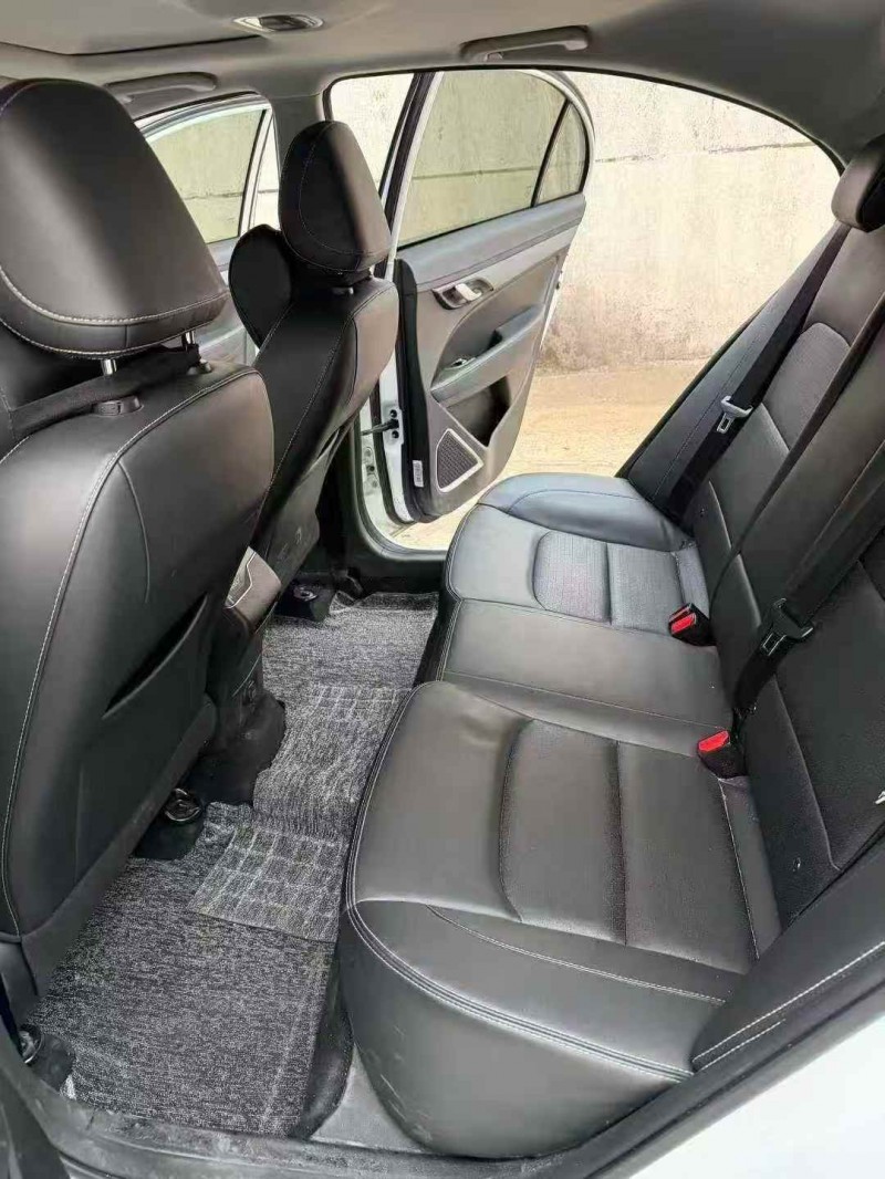 淮安21年吉利帝豪3