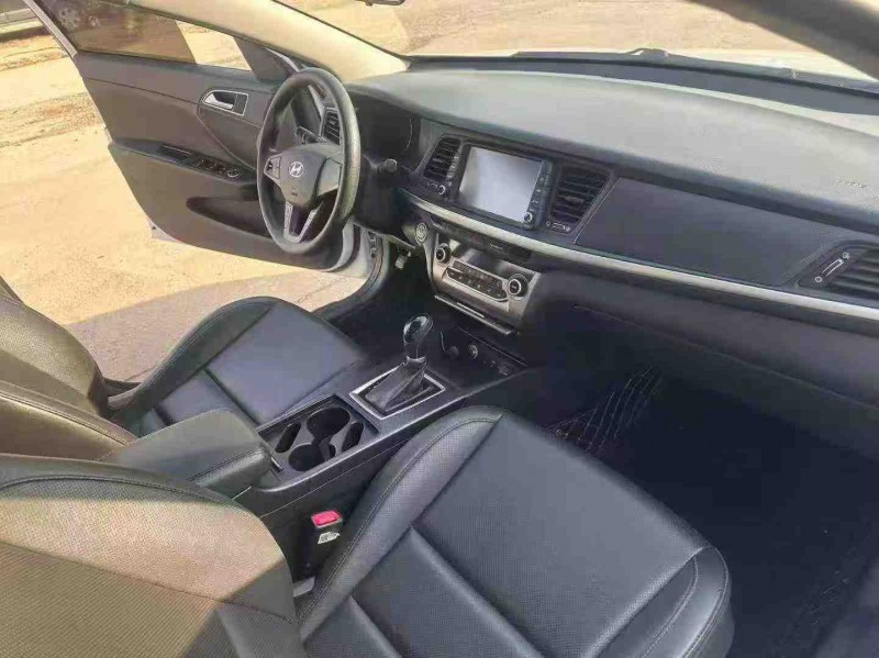 郑州20年现代名图3