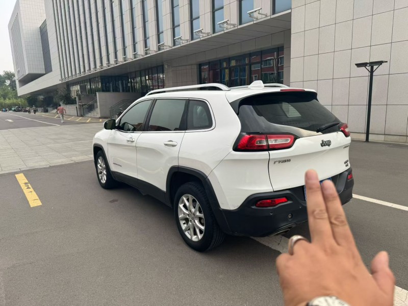 济南17年Jeep自由光4