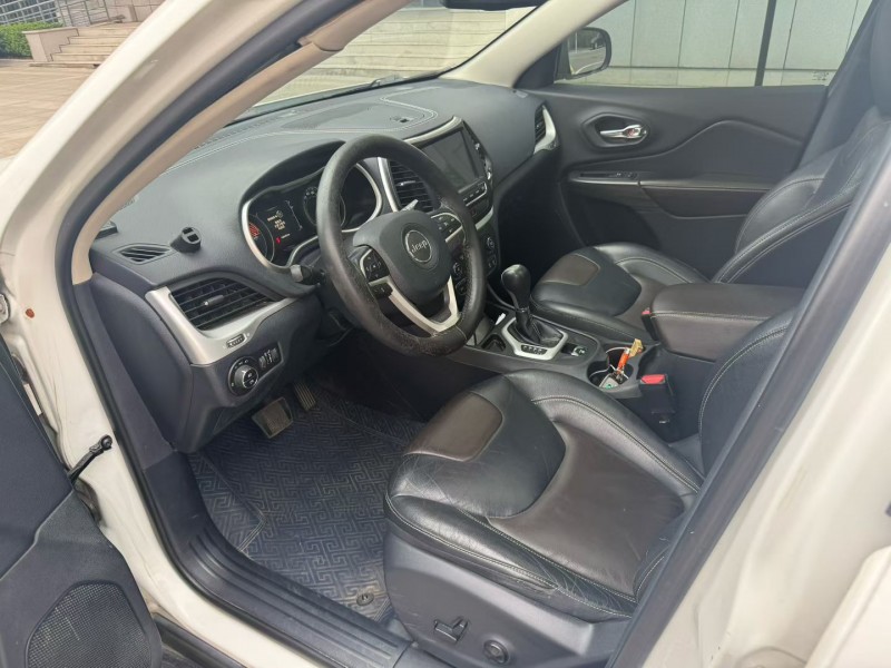 济南17年Jeep自由光7