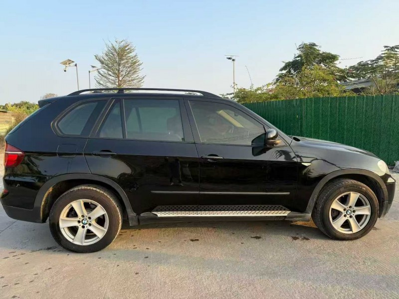 中山13年宝马X53