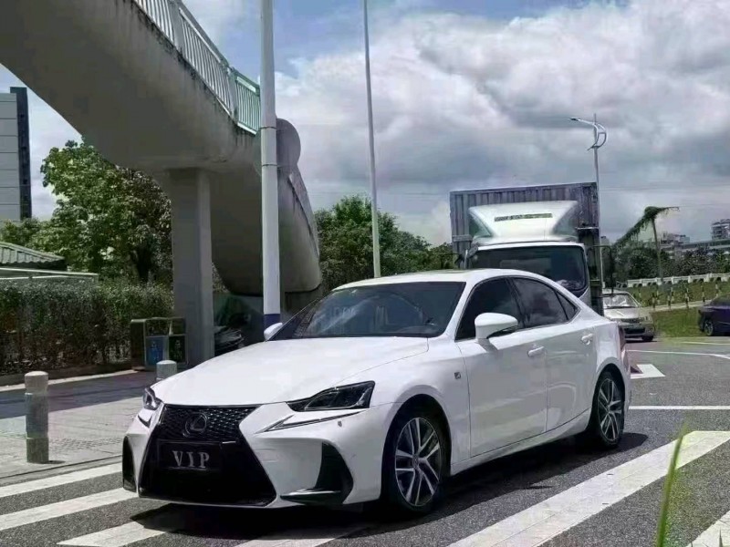 广州19年雷克萨斯IS3