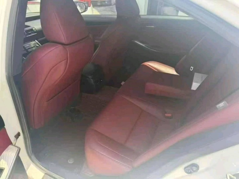 广州19年雷克萨斯IS4