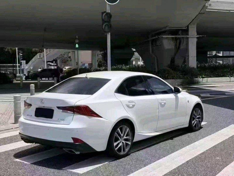 广州19年雷克萨斯IS6