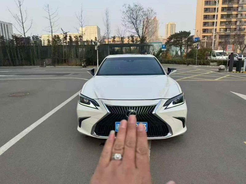 潍坊19年雷克萨斯ES1