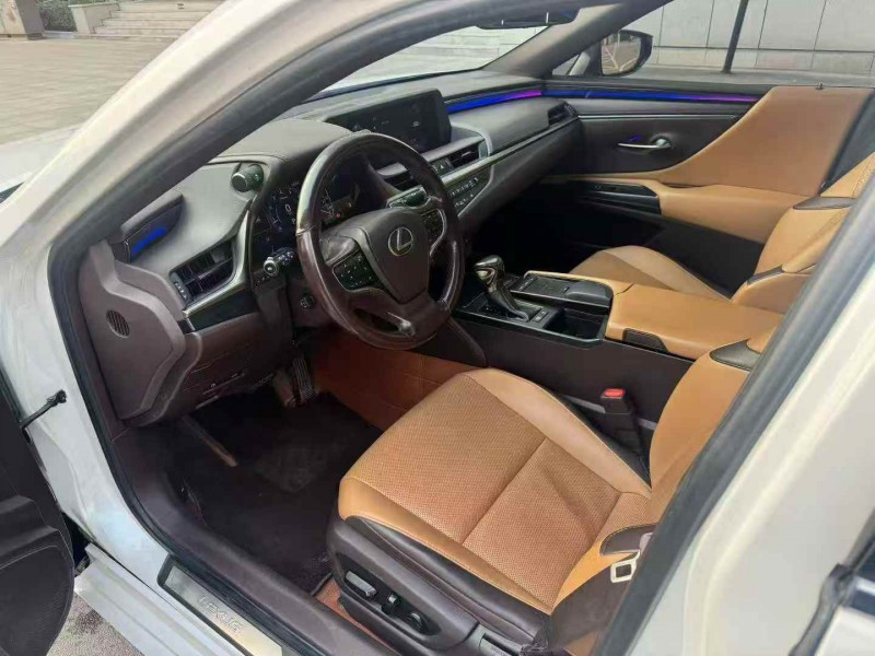 潍坊19年雷克萨斯ES5