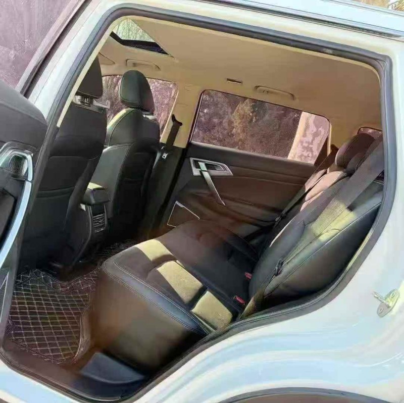 青岛20年吉利博越3