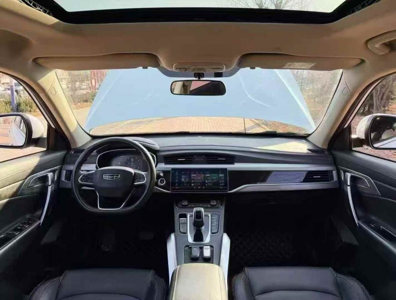 青岛20年吉利博越4