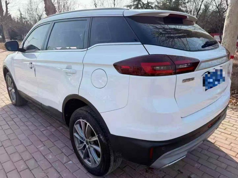 青岛20年吉利博越8