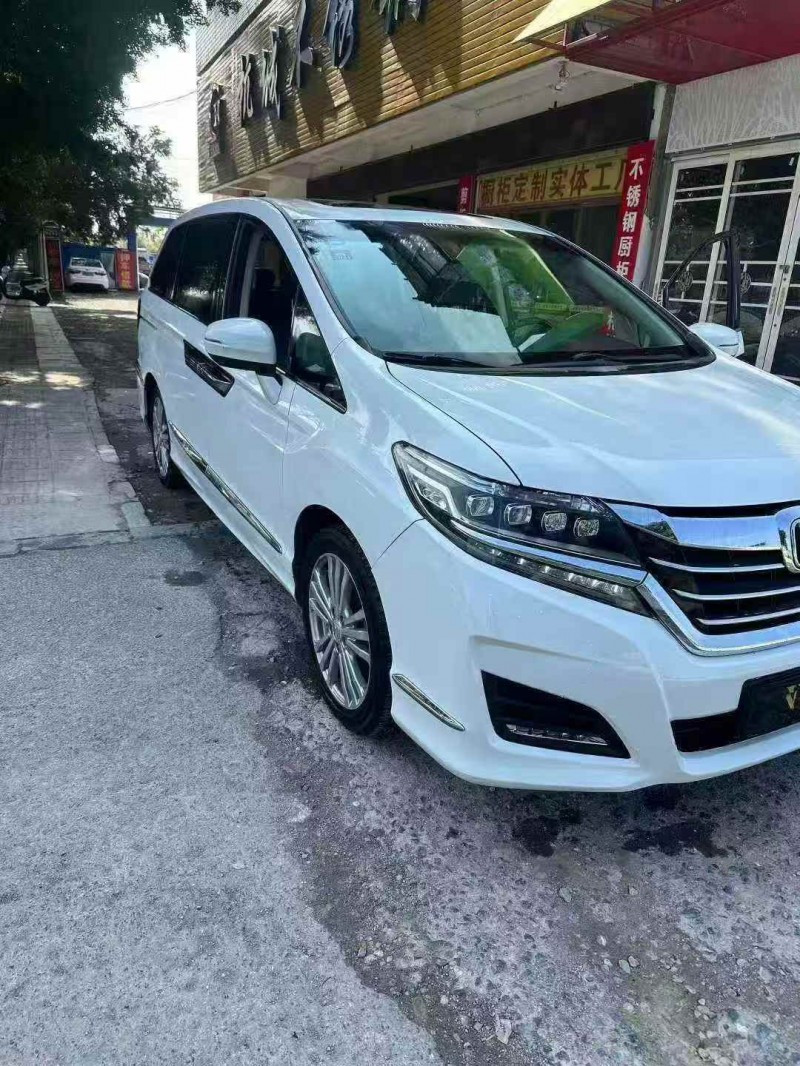 贵港17年本田艾力绅2