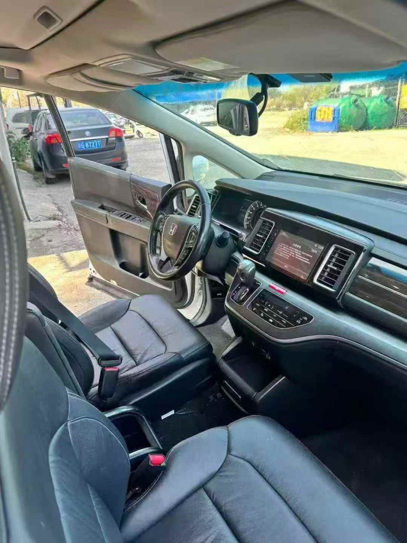 贵港17年本田艾力绅4