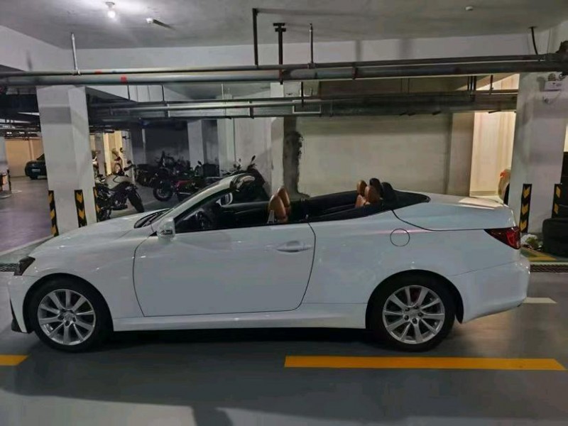 广州14年雷克萨斯IS8