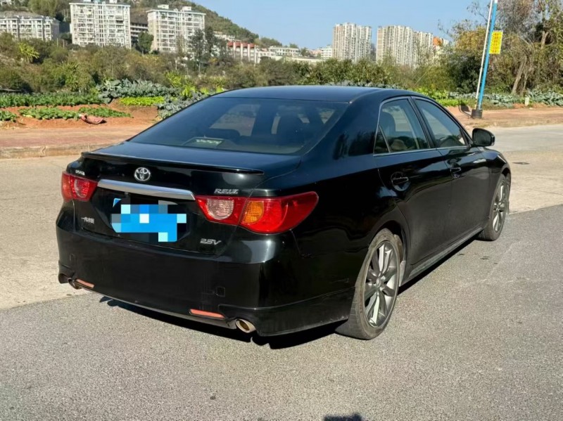 三明13年丰田锐志8