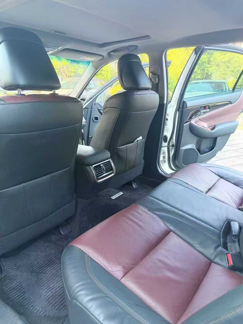 佛山18年丰田皇冠4