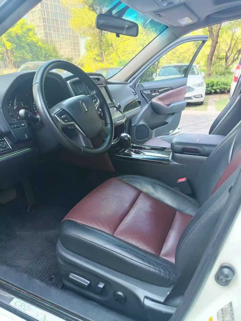 佛山18年丰田皇冠5