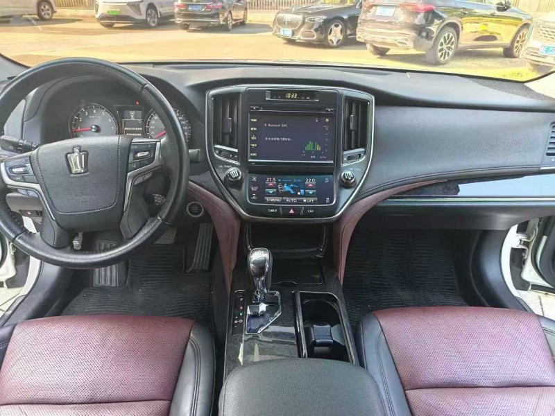 佛山18年丰田皇冠6