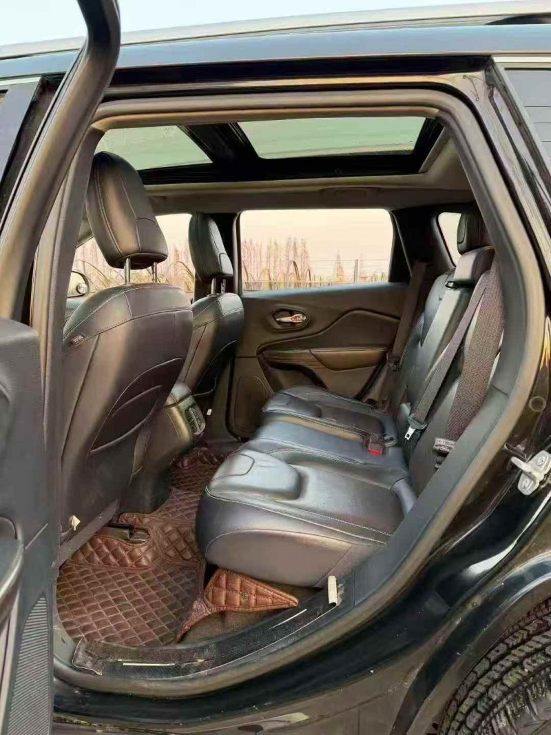 嘉兴20年Jeep自由光5