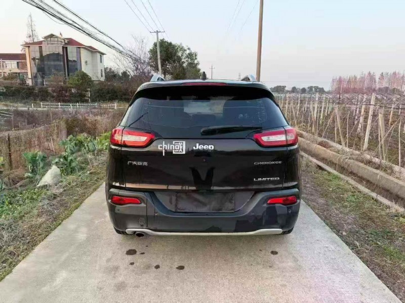 嘉兴20年Jeep自由光9