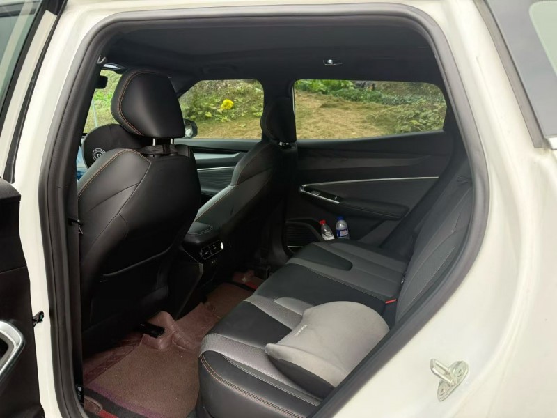 三明23年吉利博越5