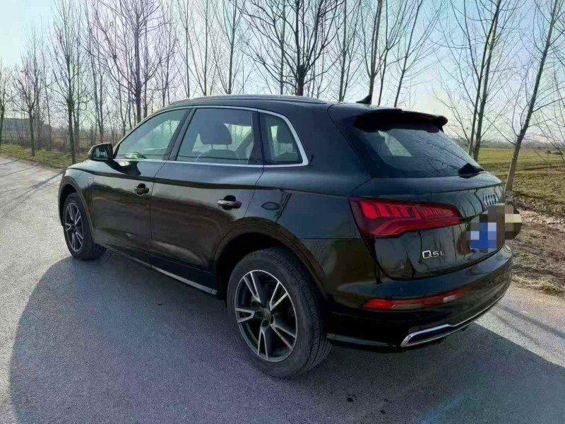 济宁19年奥迪Q58