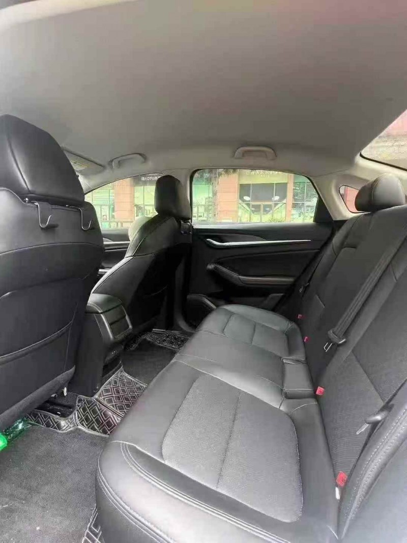 张家界22年长安汽车逸动4