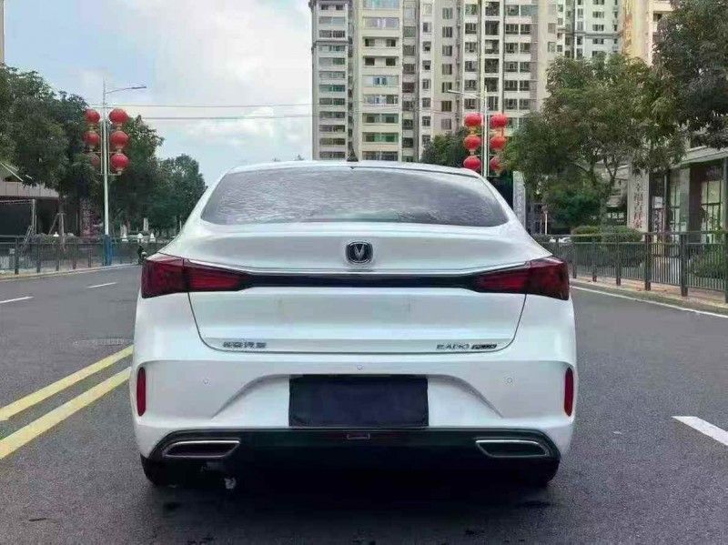 张家界22年长安汽车逸动8