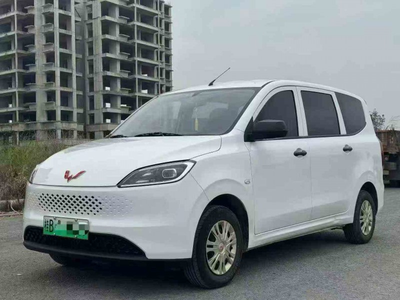 贵港25年五菱汽车宏光2