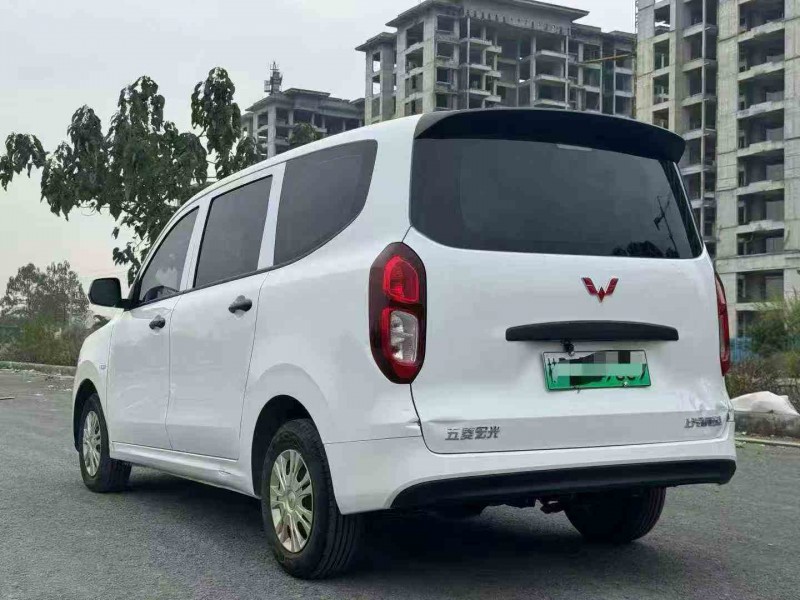 贵港25年五菱汽车宏光8