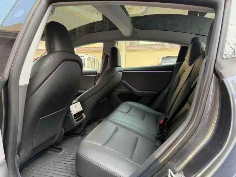 济宁24年特斯拉MODEL 37