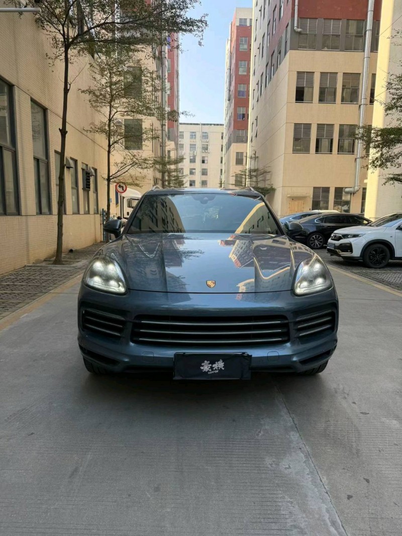 佛山19年保时捷卡宴1