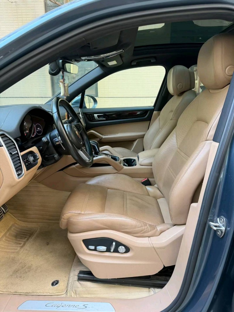 佛山19年保时捷卡宴5