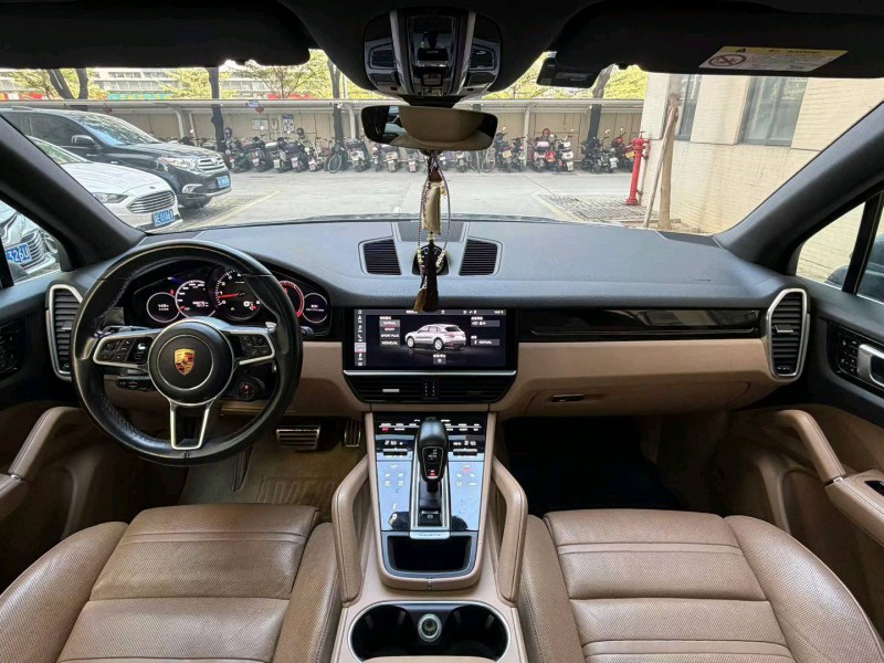 佛山19年保时捷卡宴8