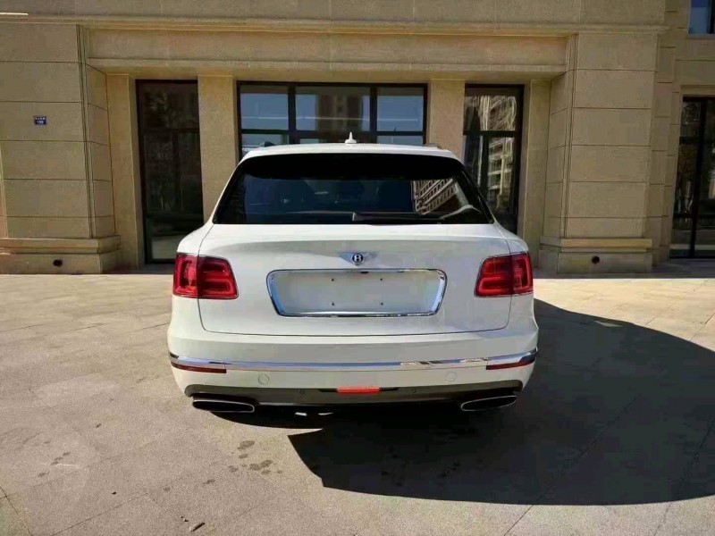 济宁18年宾利添越9