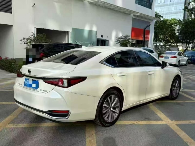 深圳21年雷克萨斯ES7