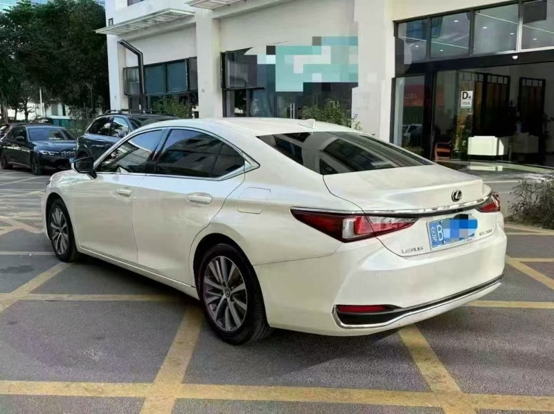 深圳21年雷克萨斯ES8