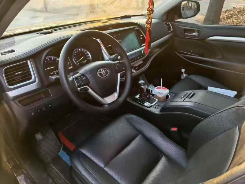 张家口19年丰田汉兰达6