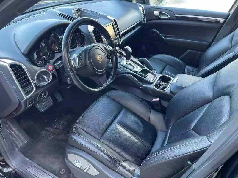 济宁16年保时捷卡宴5