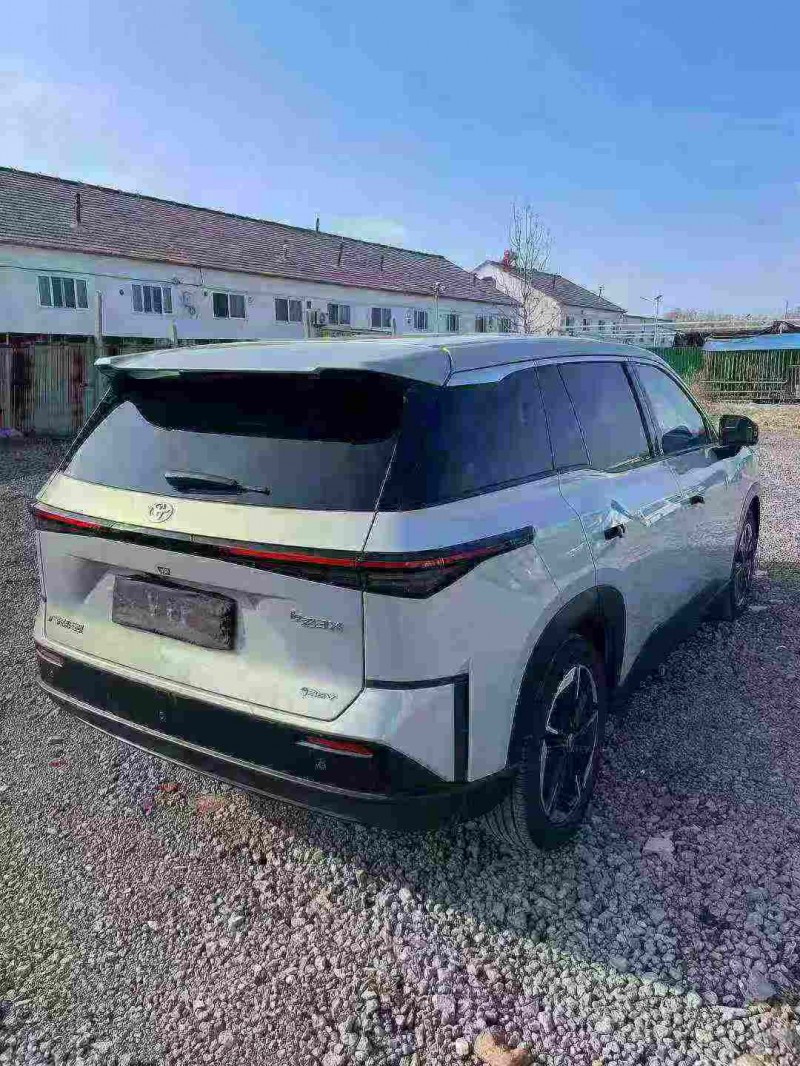 东营25年丰田铂智8